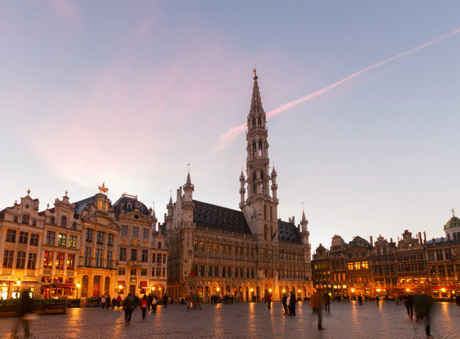 view illuminated grand place grote markt town square night brusseles belgium